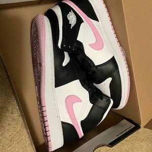 Jordan 1 Mid